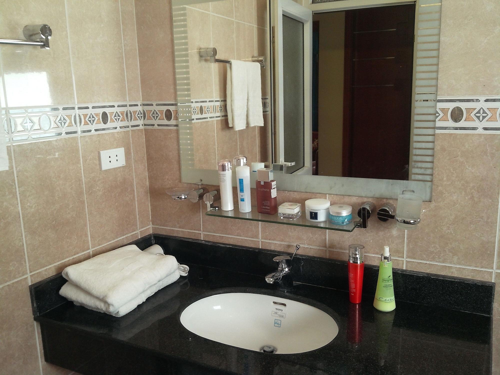 Camela Hotel & Resort Hai Phong Bagian luar foto